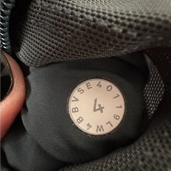 Lululemon like a glove jacket teal shadow sz 4 Jacket All weather Wind Rain
A221 - Picture 11 of 11